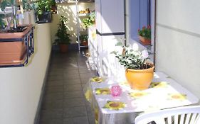 Zara Cosy & Cheap Apt - Easy Parking